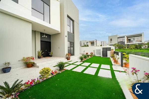 Pool and Park views | Type A | 5 Bedrooms